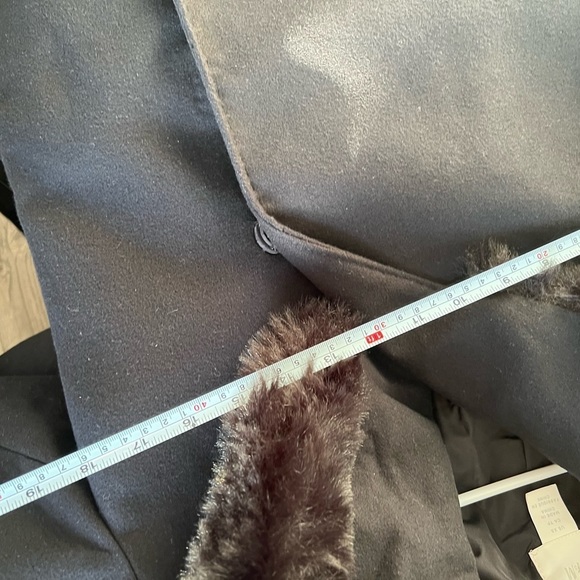 NWOT H&M women black coat with furr, Size XS - Picture 10 of 12